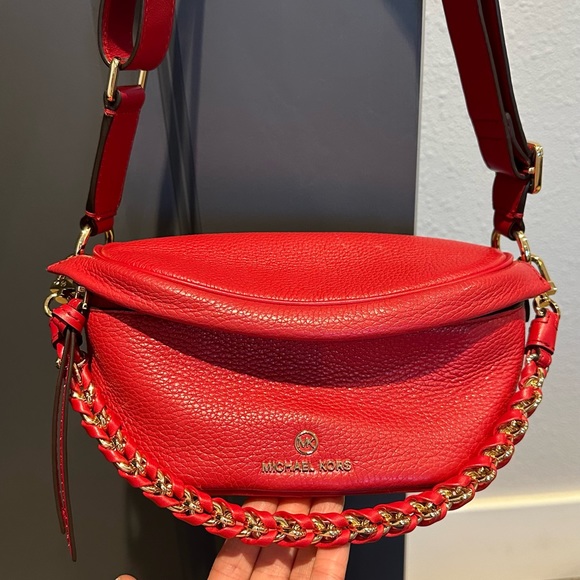 Slater Extra-Small Pebbled Leather Sling Pack - Picture 4 of 5